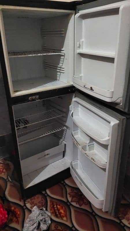 A VERY GOOD CONDITION FRIDGE FOR SALE ON A VERY GOOD PRICE 5