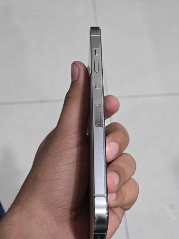 iPhone 12 pro max , 256 Gb White demanded Colour total Original 3