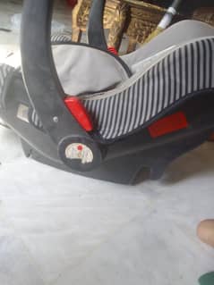 Bright start carry cot plus car seat in very good condition