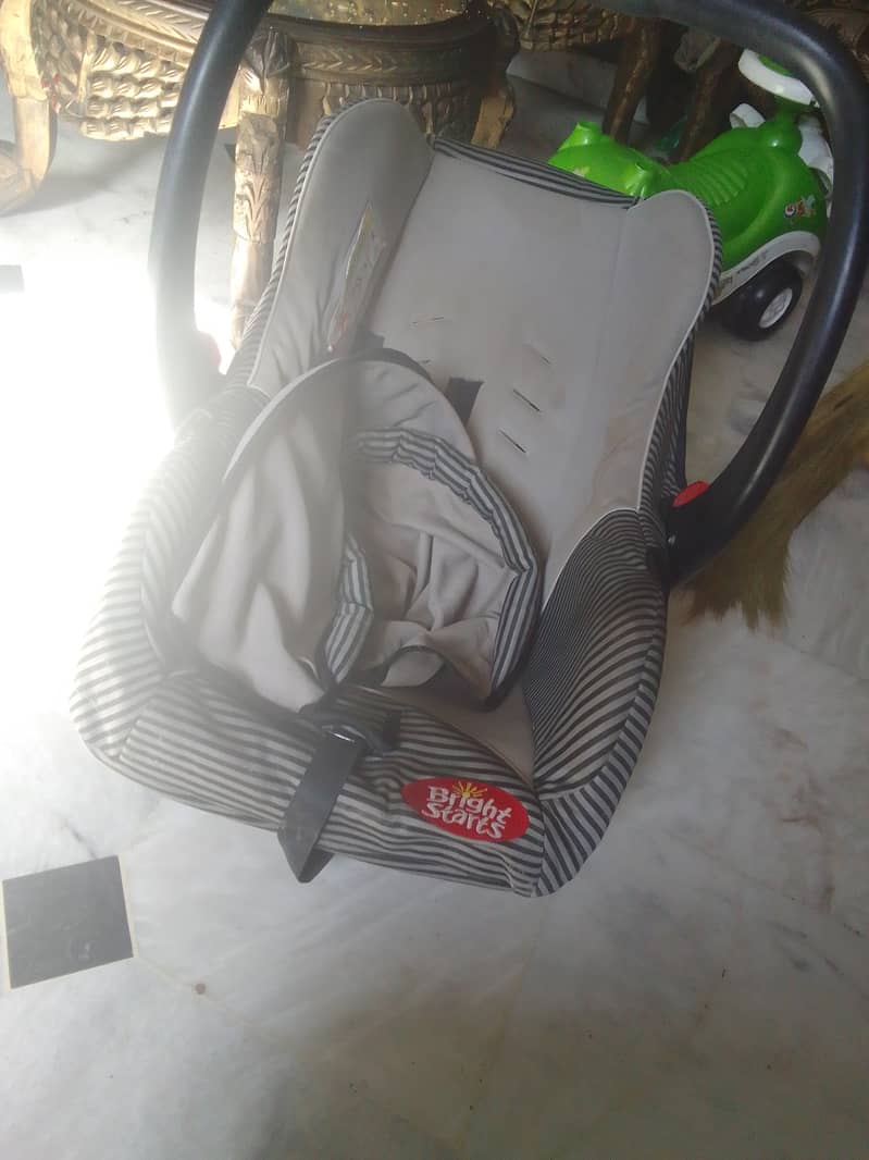 Bright start carry cot plus car seat in very good condition 1