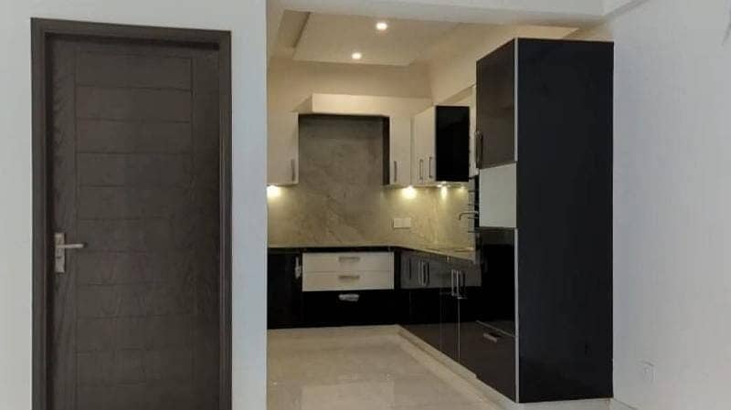 SEMI FURNISHED APARTMENT AVAILABLE ON RENT IN ROOMI RESIDENCY 13