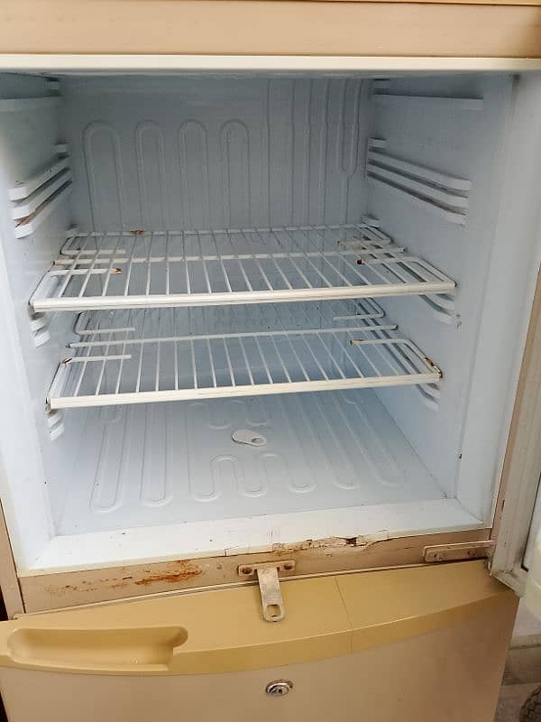 pel refrigerator medium size for sell 2