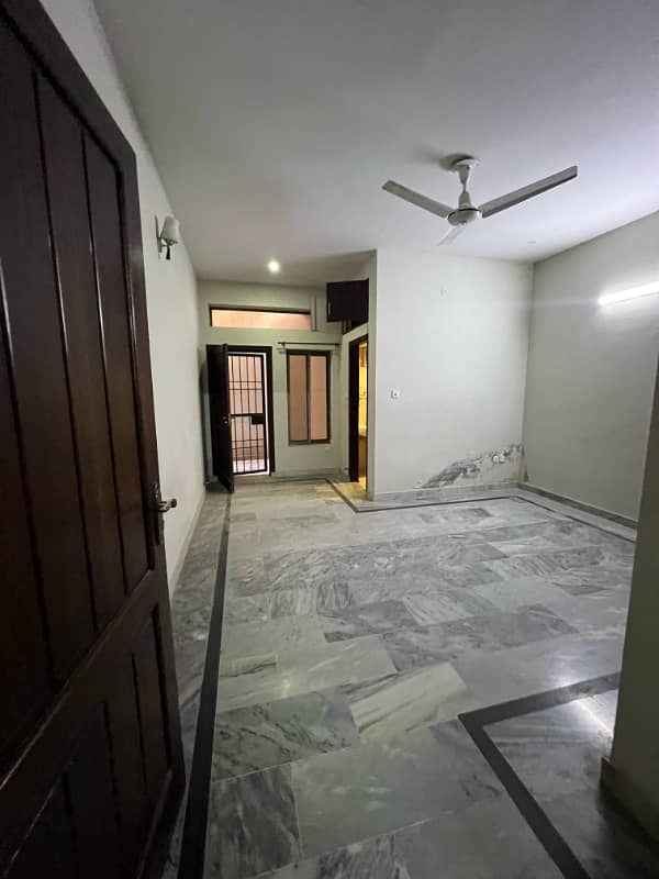 7 Marla lower portion (Basement) for Rent in G-13/3 4