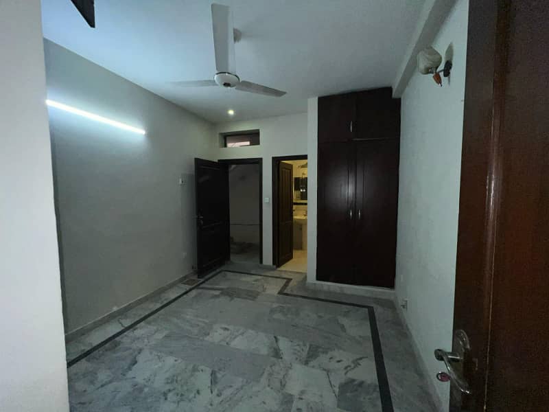 7 Marla lower portion (Basement) for Rent in G-13/3 8