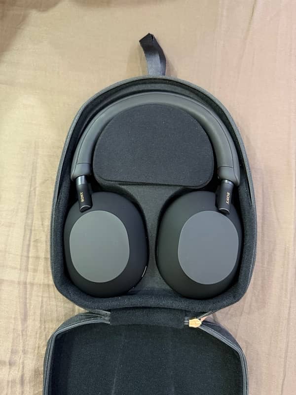 Sony WH-1000XM5 Wireless Noise Cancelling Headphones 2