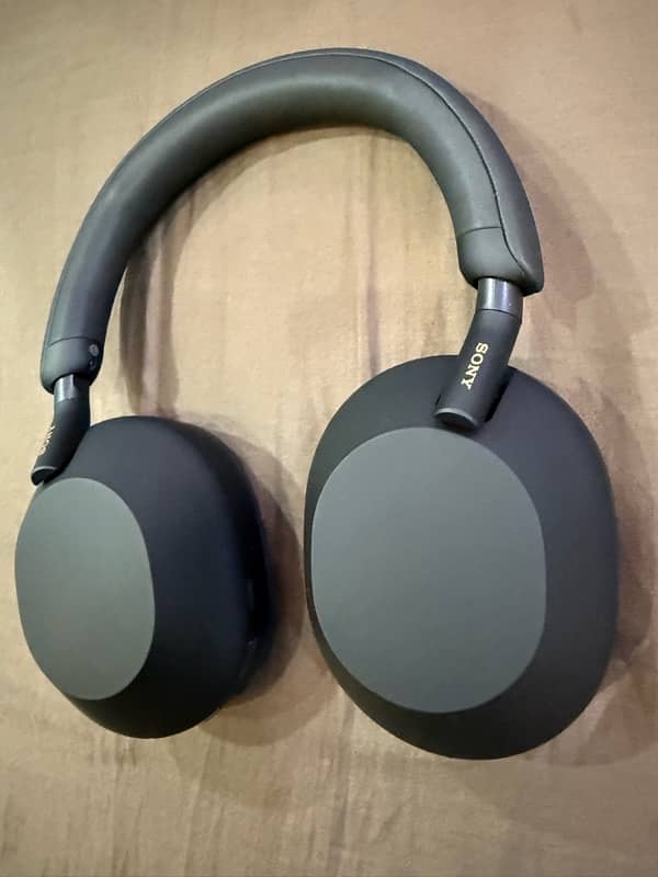 Sony WH-1000XM5 Wireless Noise Cancelling Headphones 3