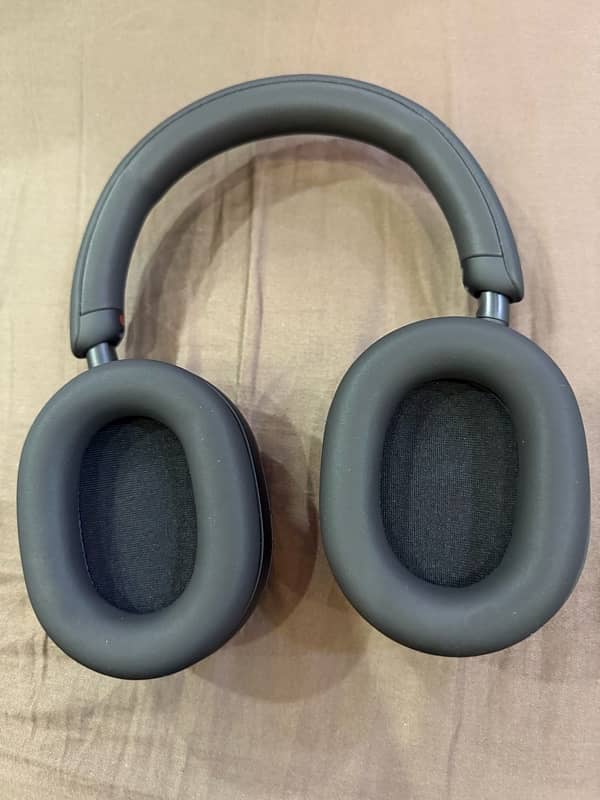 Sony WH-1000XM5 Wireless Noise Cancelling Headphones 4