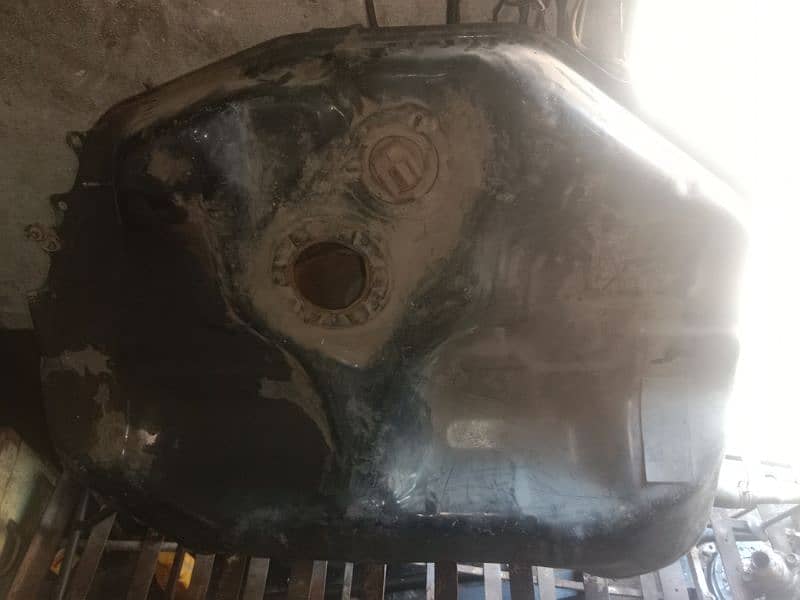 Honda 2000 modal fuel tank 0