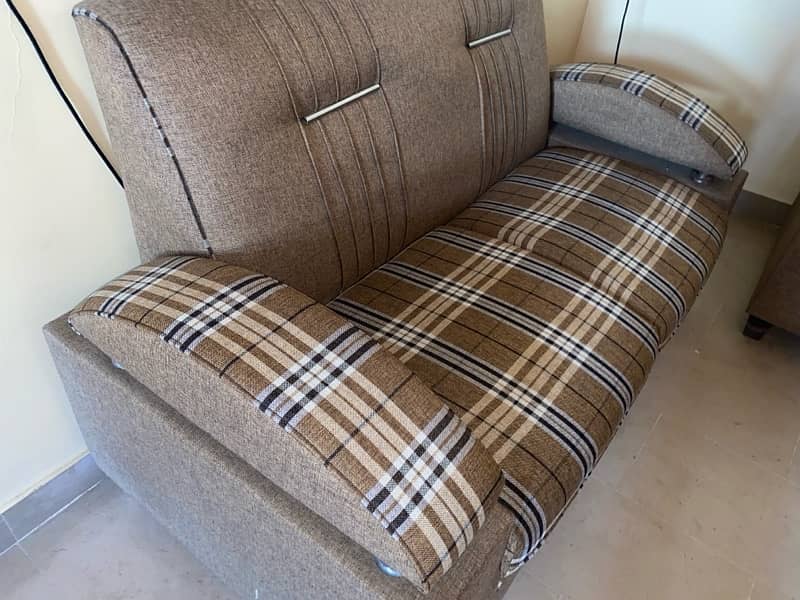 7 seater sofa set with table condition like new non use 4