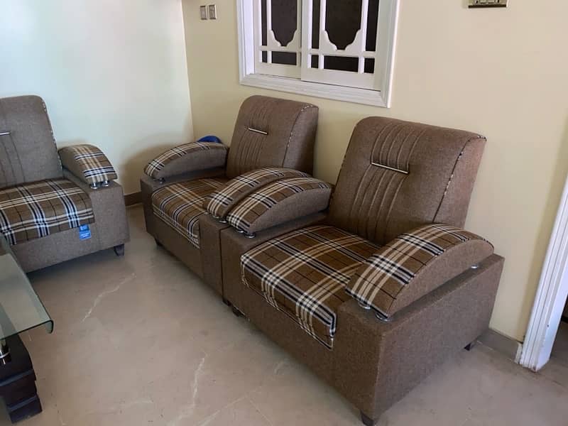 7 seater sofa set with table condition like new non use 5