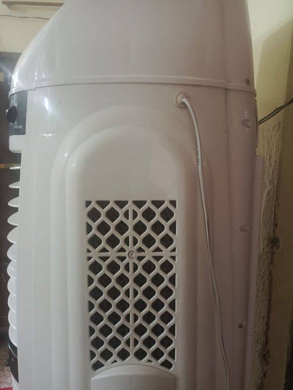 IZONE ROOM COOLER NBS-15000 CABNET TOWER PURE WHITE 4