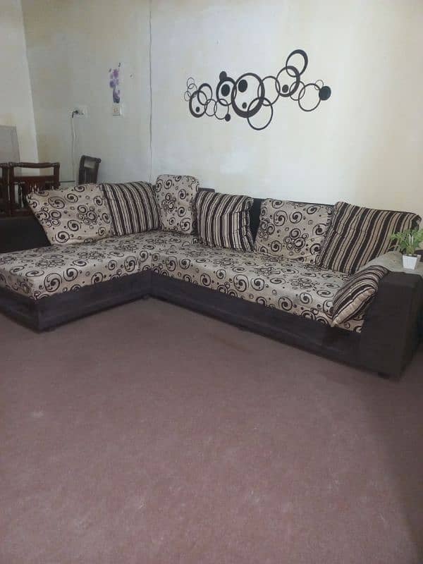 beautiful  and  solid  sofa  set 0