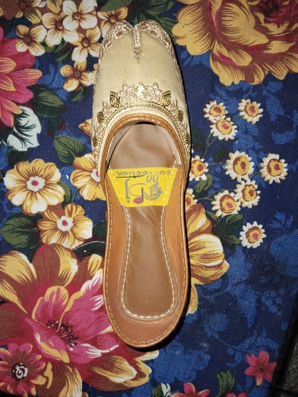 golden khussas three size 6 ,7 and 8 are available in Chenab Nagar 1