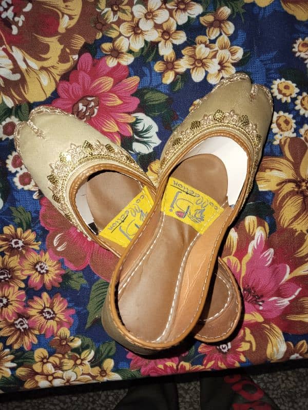 golden khussas three size 6 ,7 and 8 are available in Chenab Nagar 2