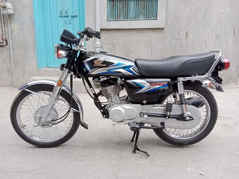 Honda 125 / 2025 Model Total Genuine only 1800 km Driven 0