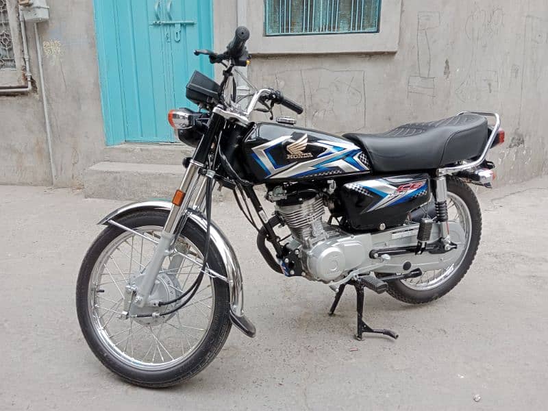 Honda 125 / 2025 Model Total Genuine only 1800 km Driven 8