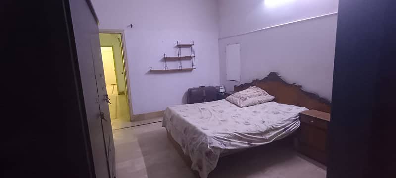 SECTOR-15-A/4 BEAUTIFUL G+2, FULLY RENOVATED,ROAD SE UNCHA HAI, BUFFER ZONE 1