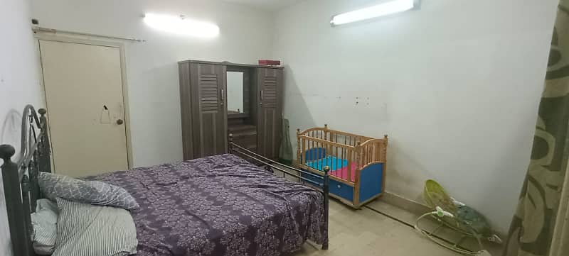 SECTOR-15-A/4 BEAUTIFUL G+2, FULLY RENOVATED,ROAD SE UNCHA HAI, BUFFER ZONE 2