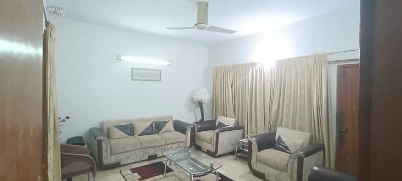 SECTOR-15-A/4 BEAUTIFUL G+2, FULLY RENOVATED,ROAD SE UNCHA HAI, BUFFER ZONE 12