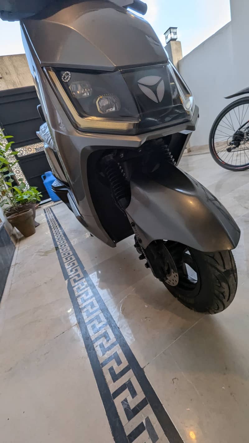 YADEA | Scooty | Model 2024 | 3500 Km's Driven 11