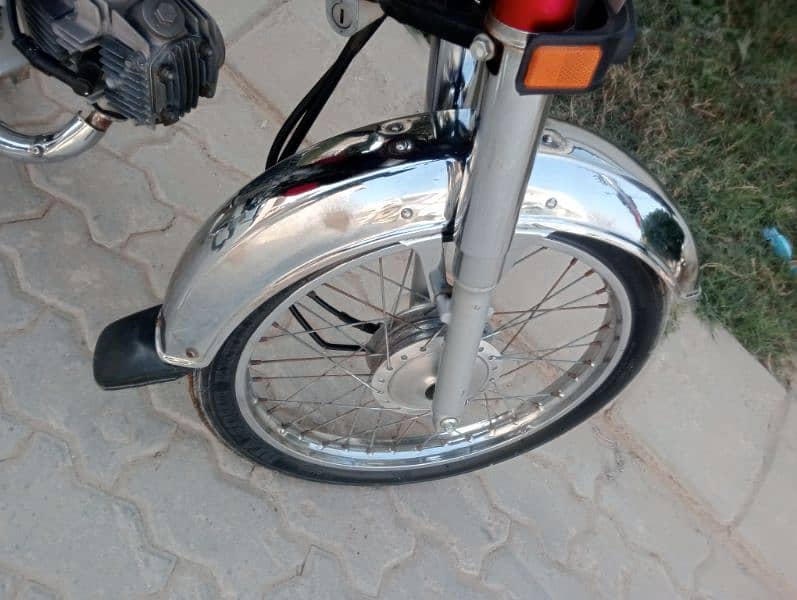 Honda CD70 model 2023 fresh condition All Punjab number 7