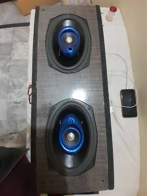 car speaker with box 0