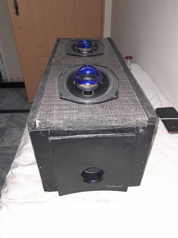 car speaker with box 1