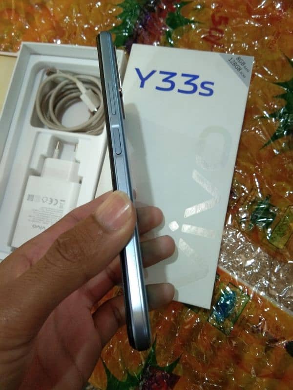 Vivo Y33s 4