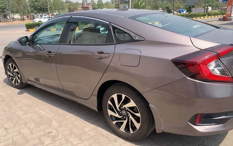 Honda Civic 2019 4