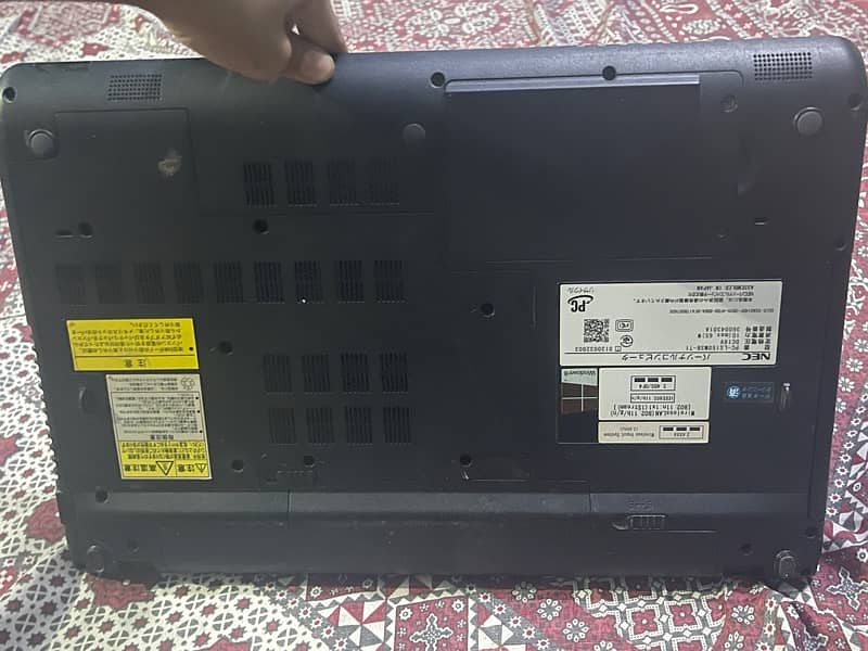 NEC laptop Windows 8 | screen damaged I will negotiate on the price 1