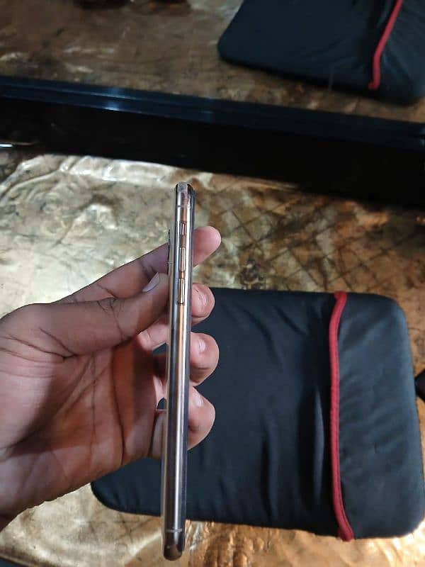 Iphone 11 Pro Max 256 GB PTA Approved with Box 4