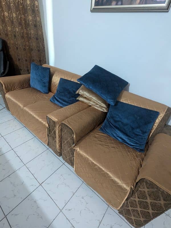 7 Seater new condition sofa set 0