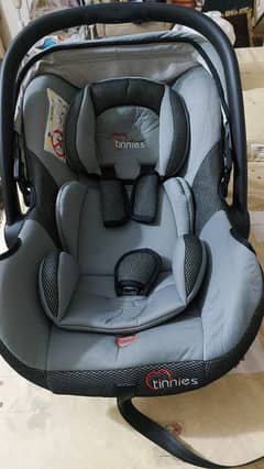 tinnies carry cot / car seat