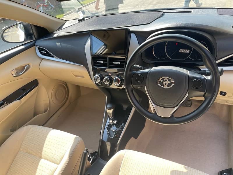 Toyota Yaris 2022 4