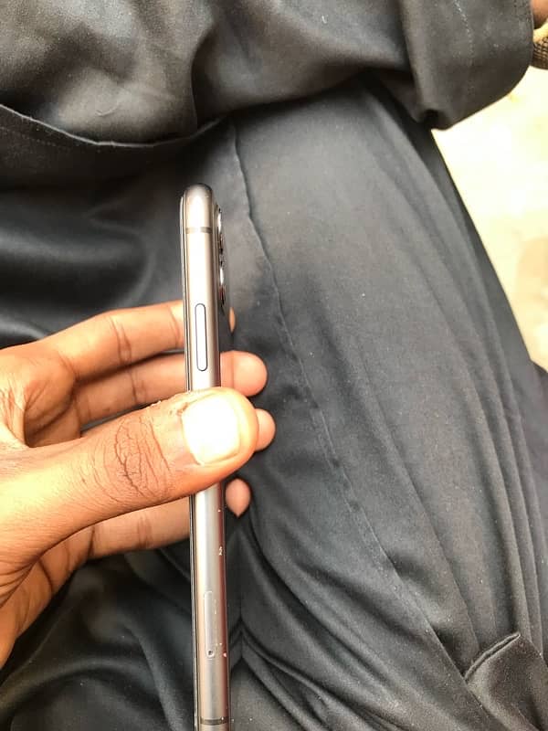 iPhone 11 64 gb jv non pta all okay batery service 1