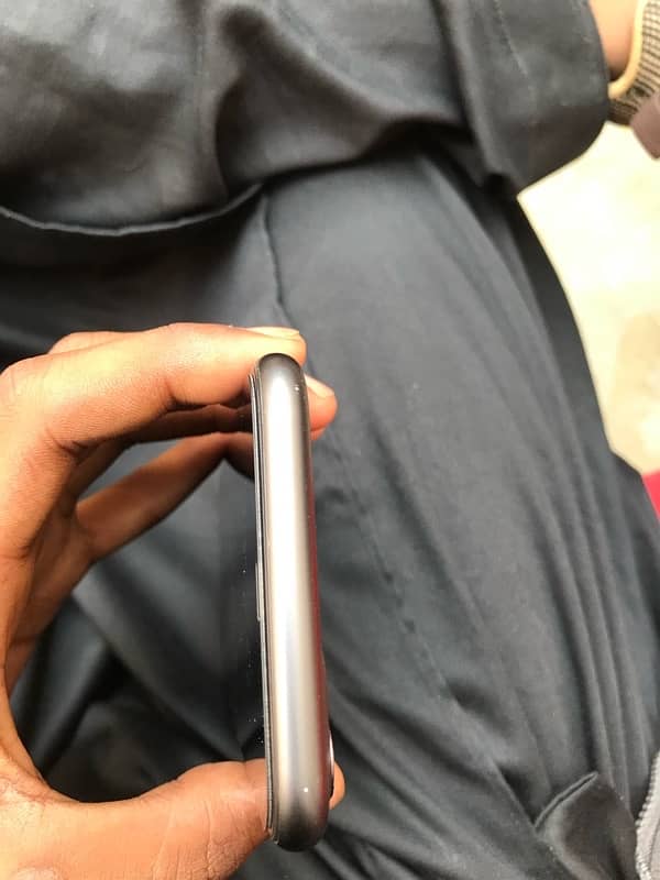 iPhone 11 64 gb jv non pta all okay batery service 2