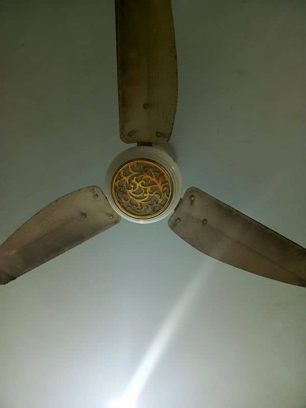 4 ceiling fans good condition Low price 0