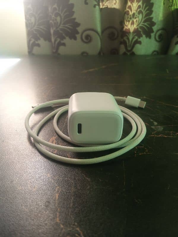 Charger for iPhone & Samsung 1