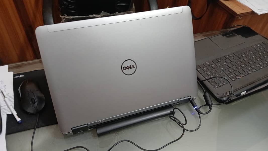 Dell laptop Latitude E6540 9