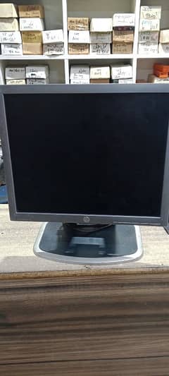 HP 19 inch led monitor ha jis Bhai ne Leni ho call kar Le 03024050979