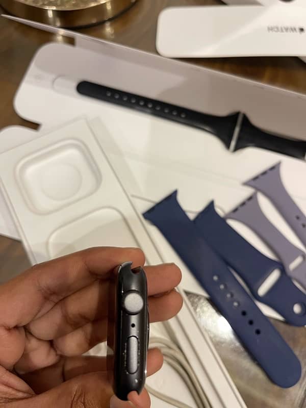 Apple watch Series 7 SE for sale with box and extra bands 5