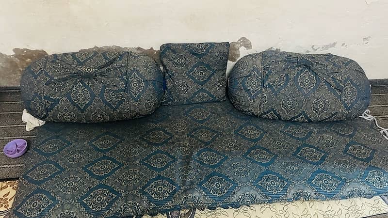 gaday / materress with cushions for sell complete set 0