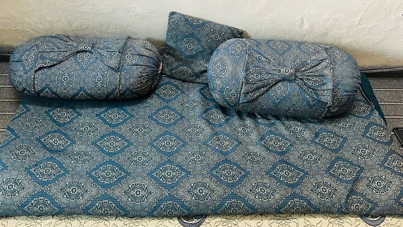 gaday / materress with cushions for sell complete set 2