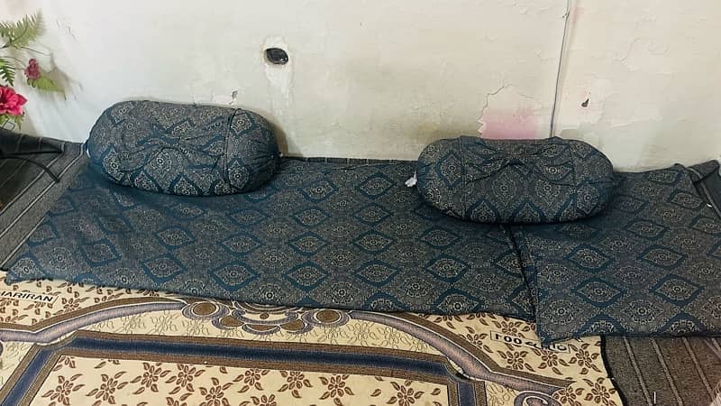 gaday / materress with cushions for sell complete set 3