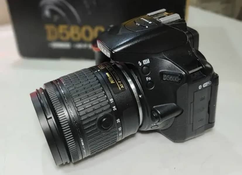 Nikon D5600 with 18-55mm lens 4