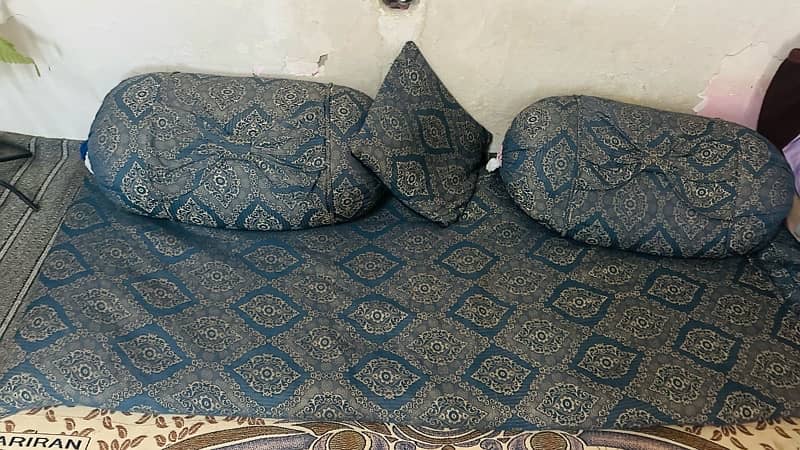 gaday / materress with cushions for sell complete set 4