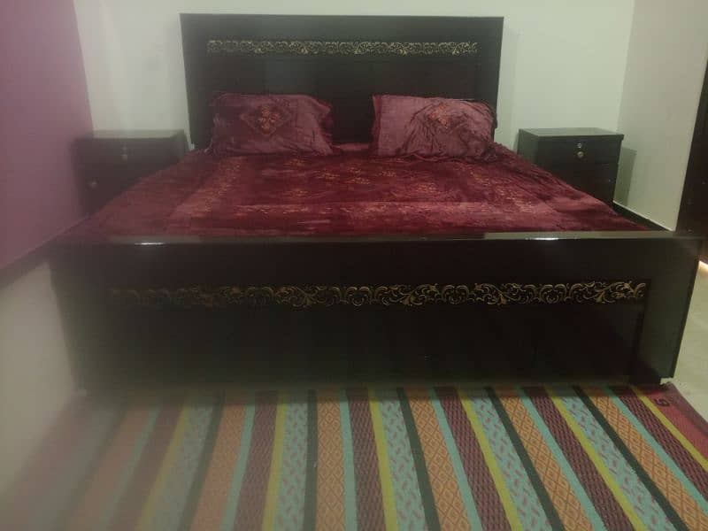 only 3 month use  with  side table only 28000 2