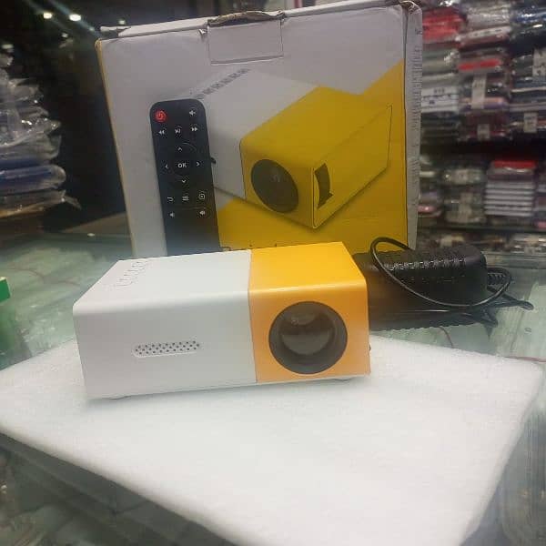 yg-300 mini projector 0