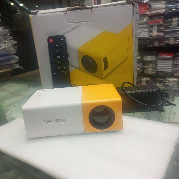 yg-300 mini projector 2