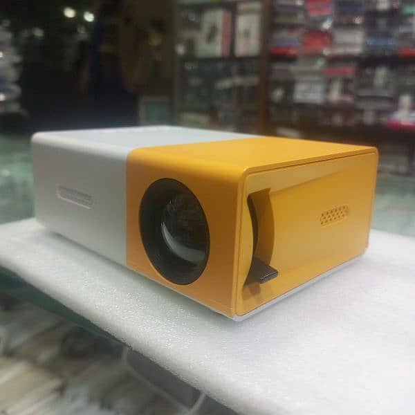 yg-300 mini projector 3